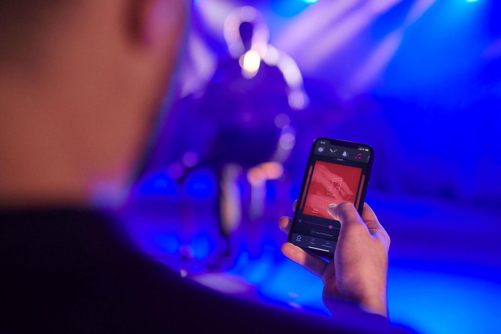 RS_EQ_hand_iPhone_venue_v